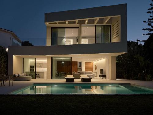 Tsilivi Villa | Magnificent Zakynthos Luxury Villa | 3 Bedrooms | Villa Ossus | Private Heated Infinity-edge Pool with Hydromassage | Tsilivi