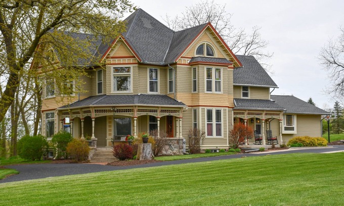 Wales Maison | Magnificently restored, charming, 8+ Bed-Victorian on a beautiful 1.5 acres.