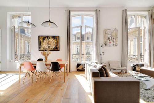 La Celle-sous-Gouzon Appartement | Magnifique appartement Triangle d'or Champs Elysées Paris