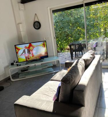 Peymeinade Appartement | Magnifique duplex climatisé dans une villa calme