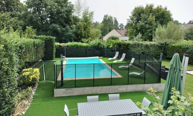 Rully Cottage | Magnifique Maison 8/10 personnes à Rully. Piscine privée. Terrain de boule.