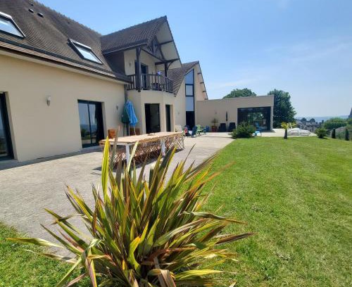 Saint-Pois Villa | Magnifique villa avec piscine intérieure