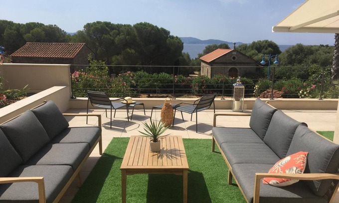 Porto Pollo Appartement | MAGNIFIQUE VUE MER T3 : APPARTEMENT DE STANDING A LOUER A PORTO POLLO!!
