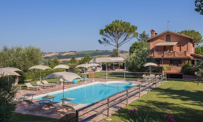 Mondavio Appartement | Magnolia apartment in Agriturismo Villa Beatrice, just 15 minutes from the beach