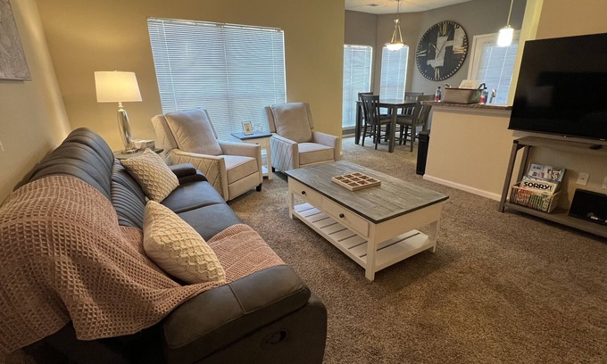 Tupelo Appartement | Magnolia Bliss: 2BD/2BA w/ Gym, Pool, BBQ Grill