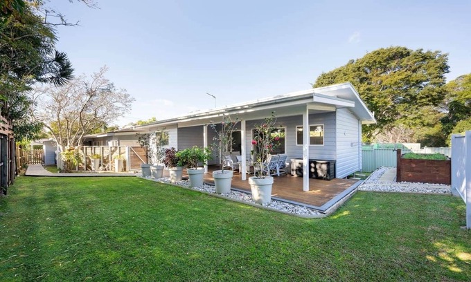 Coffs Harbour Maison | Magnolia Cottage - 2bdrm walk to CBD private quiet