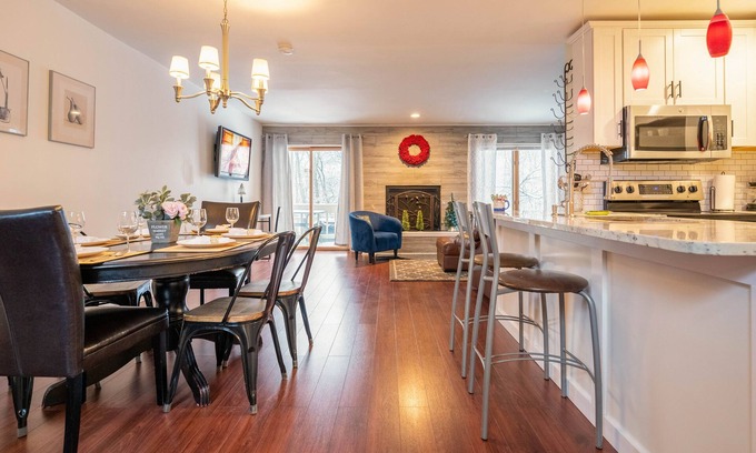 East Stroudsburg Maison | Toutes les saisons, aventure et calme; Tout ici. Ski, jacuzzi, piscines
