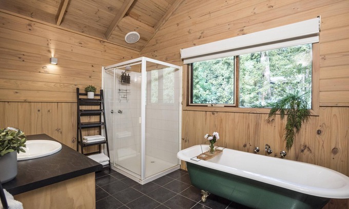 Sassafras Cabine | Magnolia Lodge - Cosy Lodge for Two! (infants welcome)