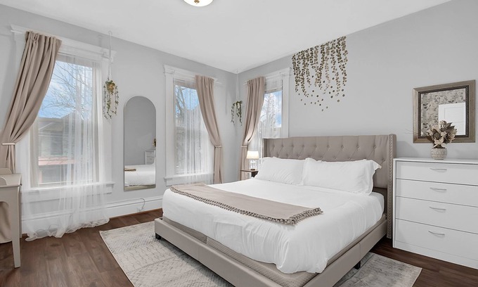 Olde Towne East Appartement | Magnolia Modern 1BR Near DT on Historic Street