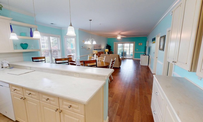 Central Myrtle Beach Appartement | Magnolia Pointe Luster Leaf 4891-101
