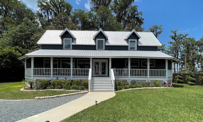Melrose Maison | Magnolia Pointe Lakehouse on Lake Santa Fe in Melrose, FL LAKEFRONT PROPERTY!!