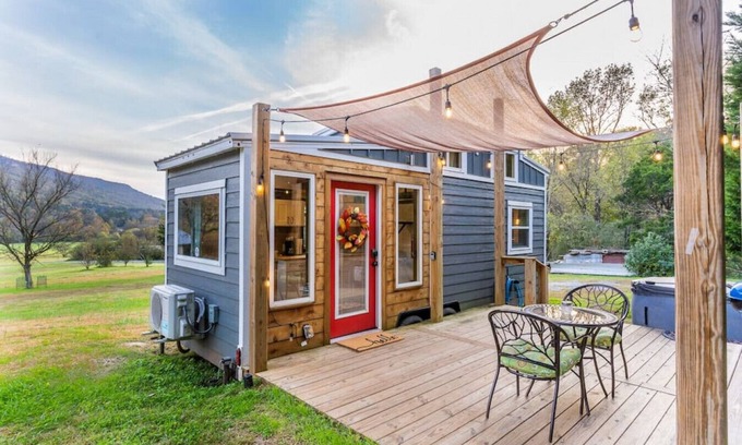 Wildwood Maison | Magnolia Tiny Home - Hot Tub and Mountain Views
