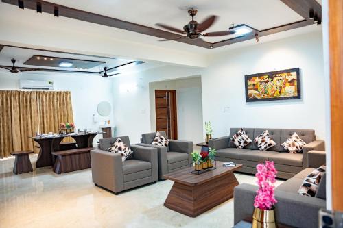 Tirupati Appartement | MAHAS Vrindavan by MAHAS Homestays - 3 BHK Flats - Fully Airconditioned