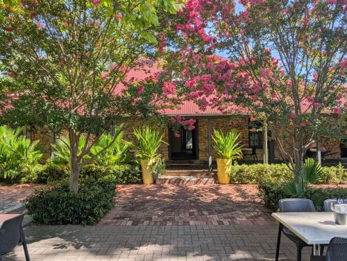 Mahogany Creek Hôtel | Mahogany Inn and Distillery