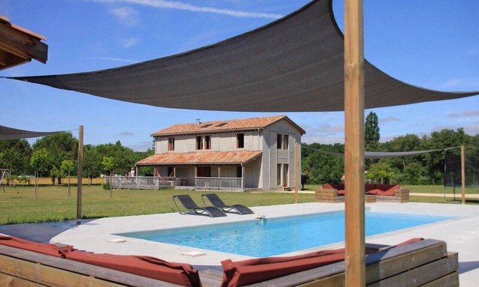 Saint-Etienne-de-Villereal Maison | Maisons Les Ormes - belle maison de vacances, grand terrain, piscine