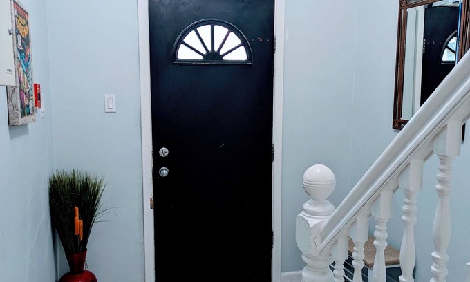 Winnipeg Maison | Main Floor 2 beds/ Free Parking