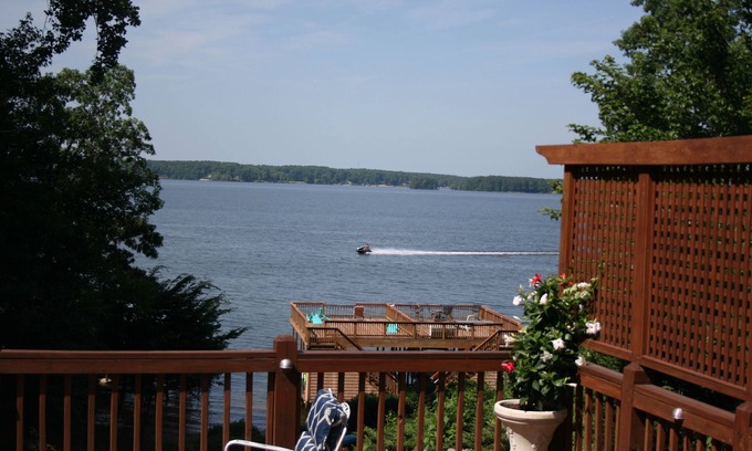 Wildwood Point Maison | Maison principale au bord du lac, Kayaks / SUP, Plage, Bateau à proximité, Dog Friendly