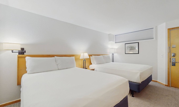 West End Cabine | Main Street room - pool & hot tub - walk to lifts, dog-friendly, garden-level