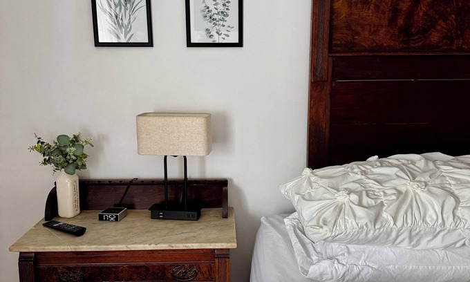 Ansted Maison | Main Street Stay - NRG - cozy apartment minutes from outdoor adventures