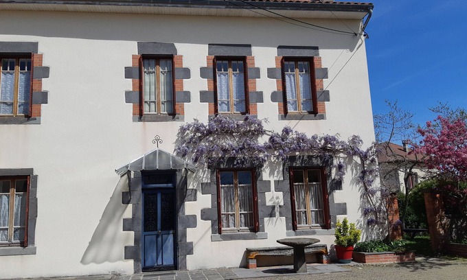Charbonnieres-les-Vieilles Maison | Maison au Sein D'un Parc Idéale Pour les Familles