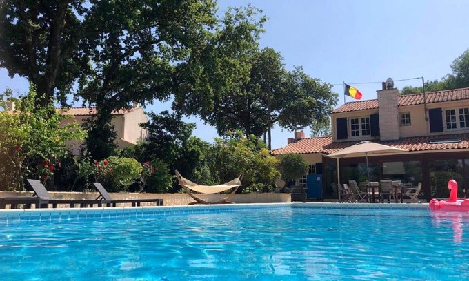 Saint-Georges-de-Pointindoux Maison | Maison charmante avec piscine privée à Saint-Georges-de-PointindouxC