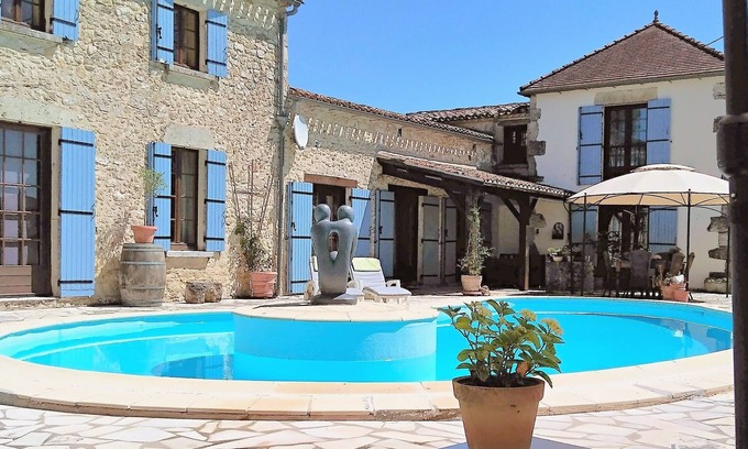 Savignac-de-Duras Lit Et Petit-Déjeuner | Maison à votre santé, chambre Vue de château, chambre d'hôtes proche de Saint-Emilion, Bordeaux