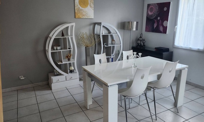Route d'Arles Maison | Maison Équipée, 3 Chambres, Spacieuse et Fonctionnelle. Proche Gare de Nîmes