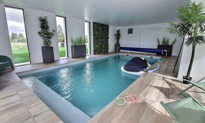 Saint-Bihy Maison | Maison 10 Couchages Avec sa Piscine Intérieure en Campagne
