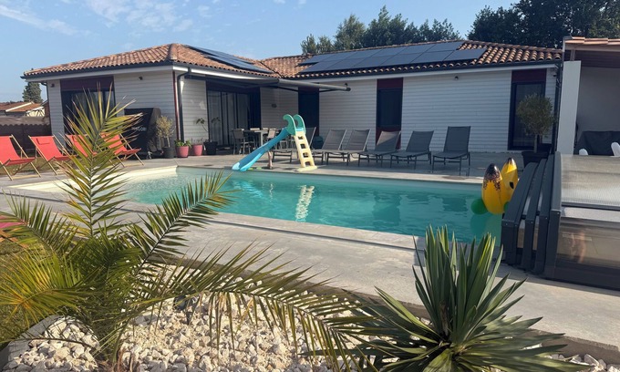 Gauriaguet Maison | Maison 160m2 climatisée avec piscine et jeux extérieur proche Bordeaux