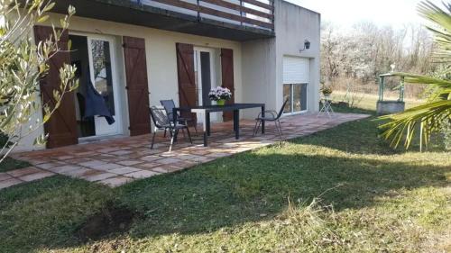 Les Martres-de-Veyre Appartement | Maison accueillante à Les Martres-de-Veyre avec jardin
