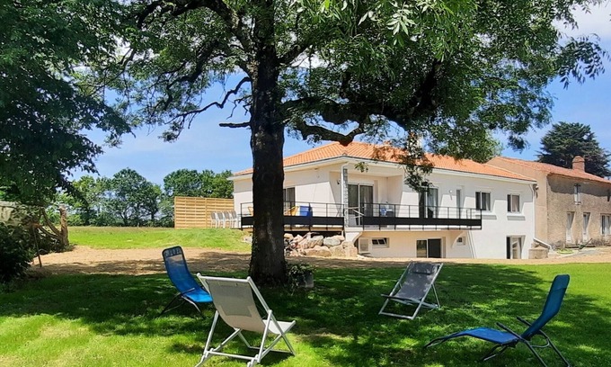 La Roche-sur-Yon Maison | Maison au Bord du Lac de Moulin Papon, 4/10 Pers, lumineuse et toute équipée