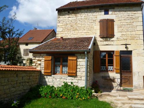 Pont-la-Ville Maison | Maison Authentique avec Jardin Clos et Parking Privé à Pont-la-Ville - FR-1-611-59