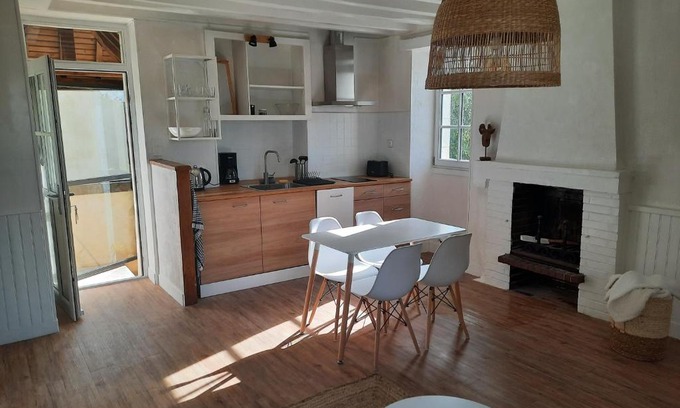 Cour-Maugis sur Huisne Maison | Maison avec jardin dans petit bourg typiquement Percheron - Le Colombier