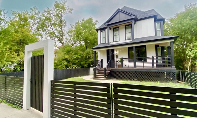 Beverly Autre | Maison Blanc Noir - Victorian Estate with Two King Beds