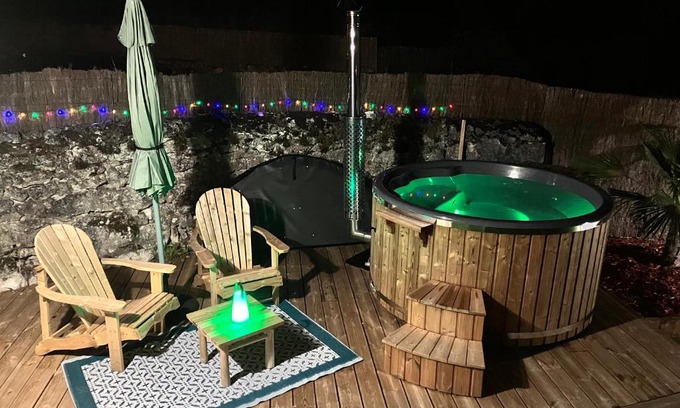 Ceyzerieu Maison | Maison bohème avec bain nordique