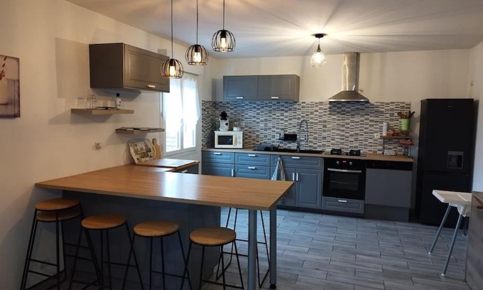 La Chapelle-Montmartin Appartement | Maison chaleureuse, 35 minutes du zoo
