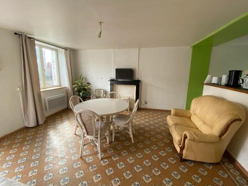 Audignies Maison | Maison chaleureuse à Audignies avec stationnement privé