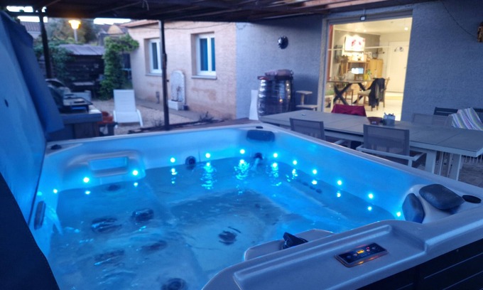 Cournonsec Maison | maison chaleureuse dans le Sud disponible les 28/05-01/06 + 18/07-02/08 2025