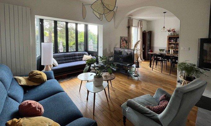 Sucy-en-Brie Maison | Maison chaleureuse avec jacuzzi à proximité de la forêt
