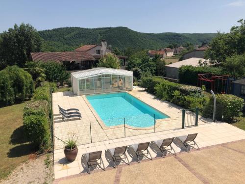 Saint-Gery Maison | Maison charmante avec vue sur la montagne à Saint-Géry + Piscine