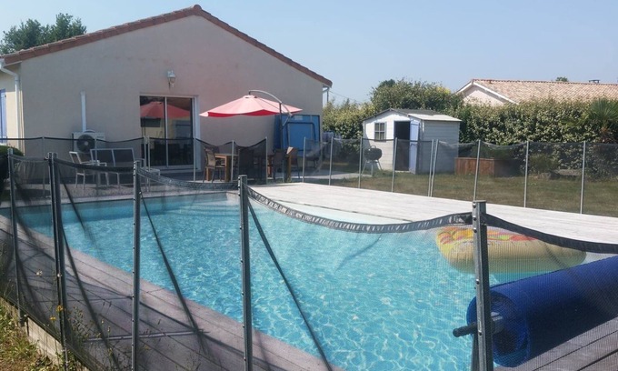 Izon Maison | Maison climatisée avec piscine chauffée 3 chambres, 20 km de Bordeaux