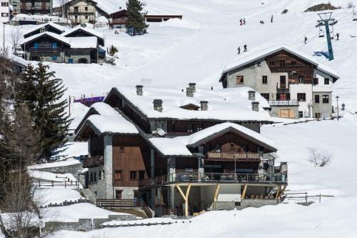 Corgnolaz Hôtel | Maison Cly