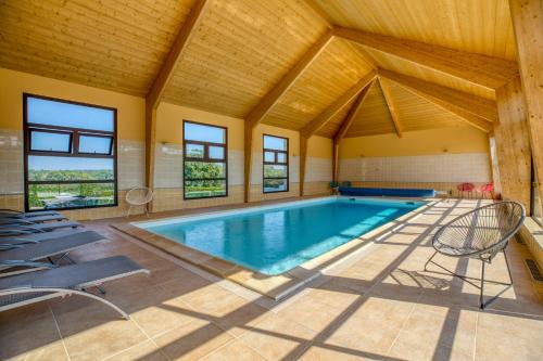 Faverolles Maison | Maison confortable avec piscine à Villentrois-Faverolles 250m²