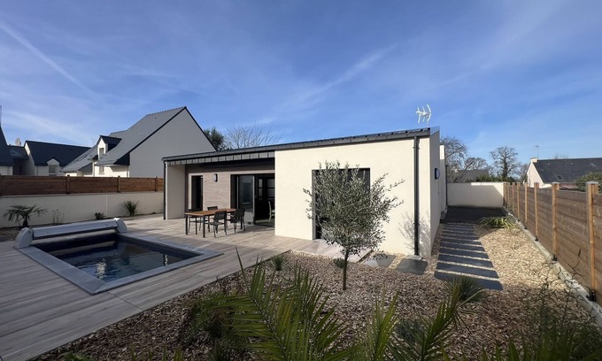 Dol-de-Bretagne Maison | Maison contemporaine avec piscine pour un séjour paradisiaque en famille