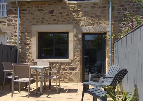 Saint-Cast-le-Guildo Maison | Maison Cosy entre CAP FREHEL et SAINT MALO 1km PLAGE 5min GR34 Wifi Jardin Vélos "CASA OHANA"