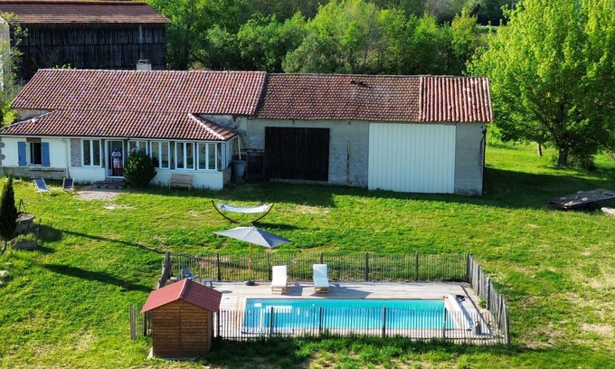 Saint-Colomb-de-Lauzun Maison | Maison de campagne au calme avec piscine sécurisée