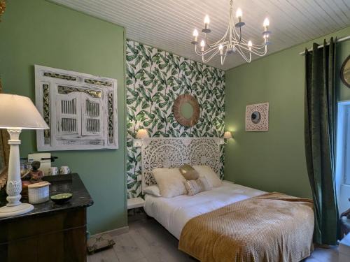 Saint-Victor-sur-Arlanc Lit Et Petit-Déjeuner | Maison d'hôtes rénovée avec table d'hôte dans la campagne Altiligérienne - FR-1-582-522