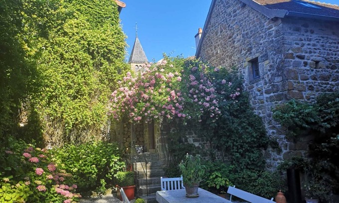 Bois-Sainte-Marie Cottage | Maison d'invités Les Tillets