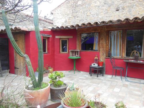 Villeseque-des-Corbieres Maison | maison dans jardin