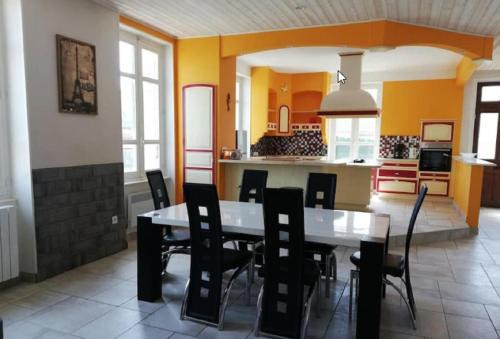 Marcollin Maison | Maison de 100m2 au cœur d'une pension équestre Les Sabots de Nina
